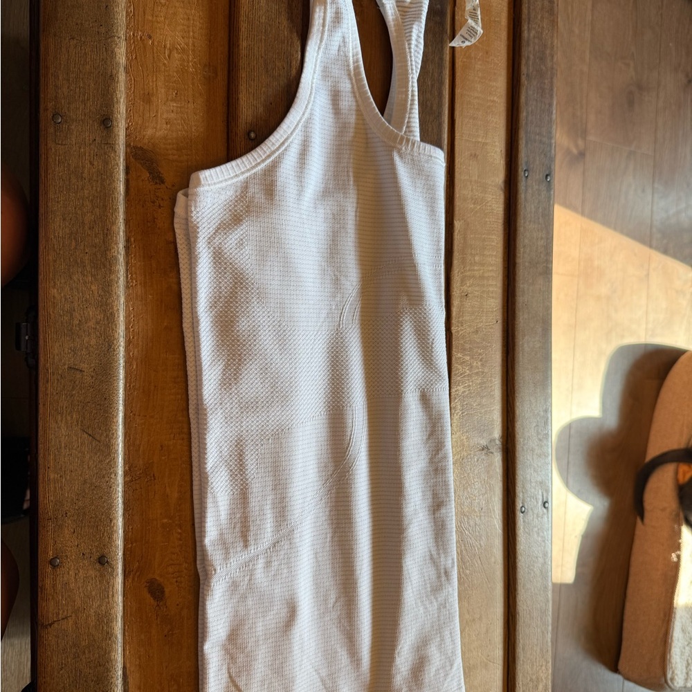 Lululemon Swiftly Tech Racerback 2.0 - Picture 7 of 7